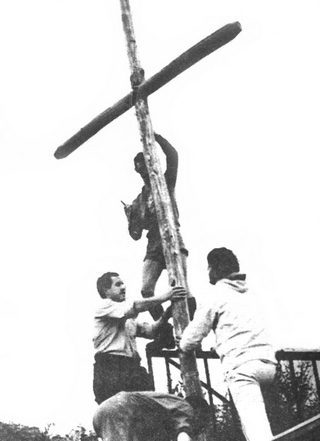 [Une nouvelle croix en 1985]